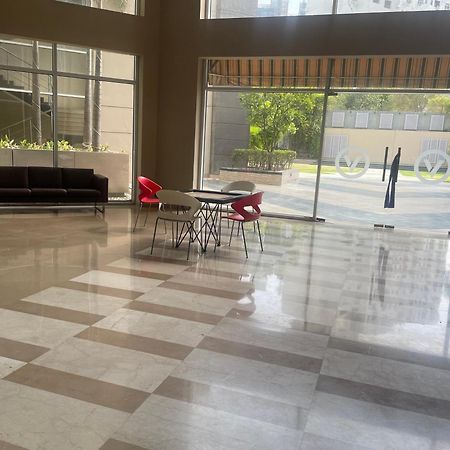 V Retreat Gurgaon Hotel Bagian luar foto