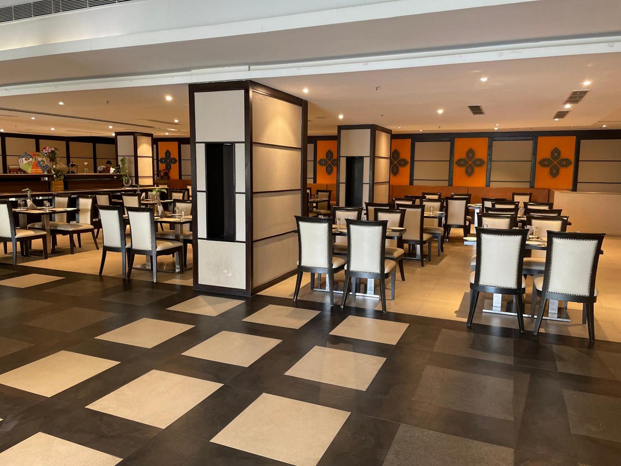 V Retreat Gurgaon Hotel Bagian luar foto