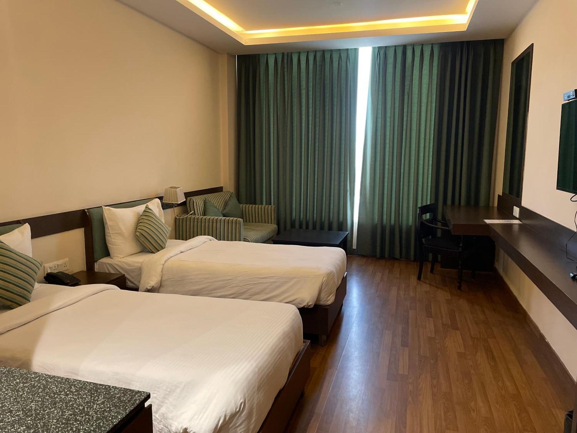 V Retreat Gurgaon Hotel Bagian luar foto